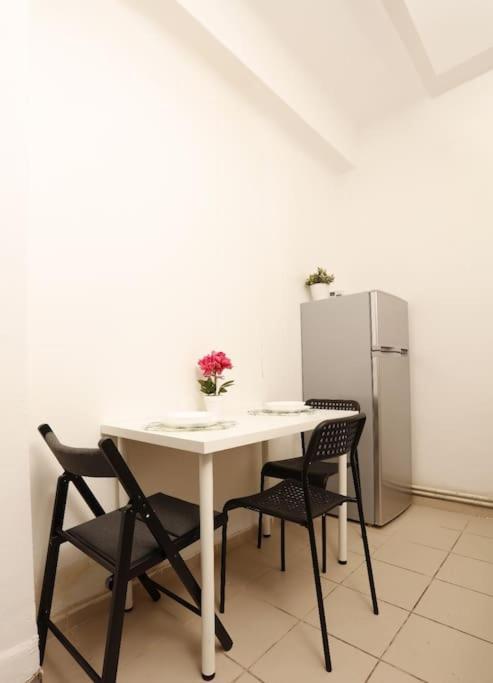 1 Bdrm Apartment In City Center Bucureşti Ngoại thất bức ảnh