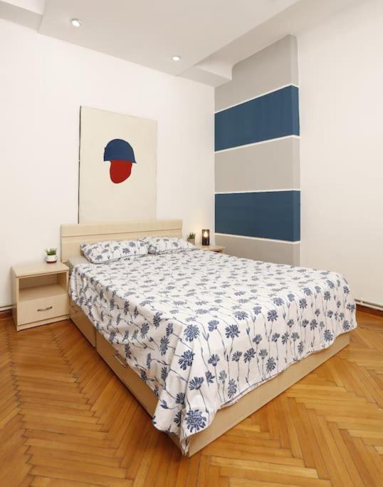 1 Bdrm Apartment In City Center Bucureşti Ngoại thất bức ảnh